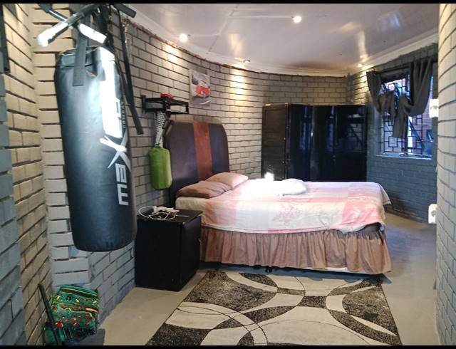 6 BEDROOM FREEHOLD FOR SALE IN RAISETHORPE